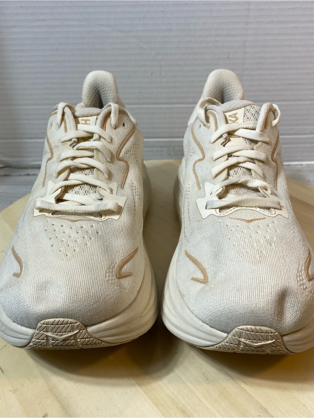 Hoka Clifton 10 Women's Size 9.5 D Wide Cream Beige Running Shoes( No Insoles) - Picture 7 of 10